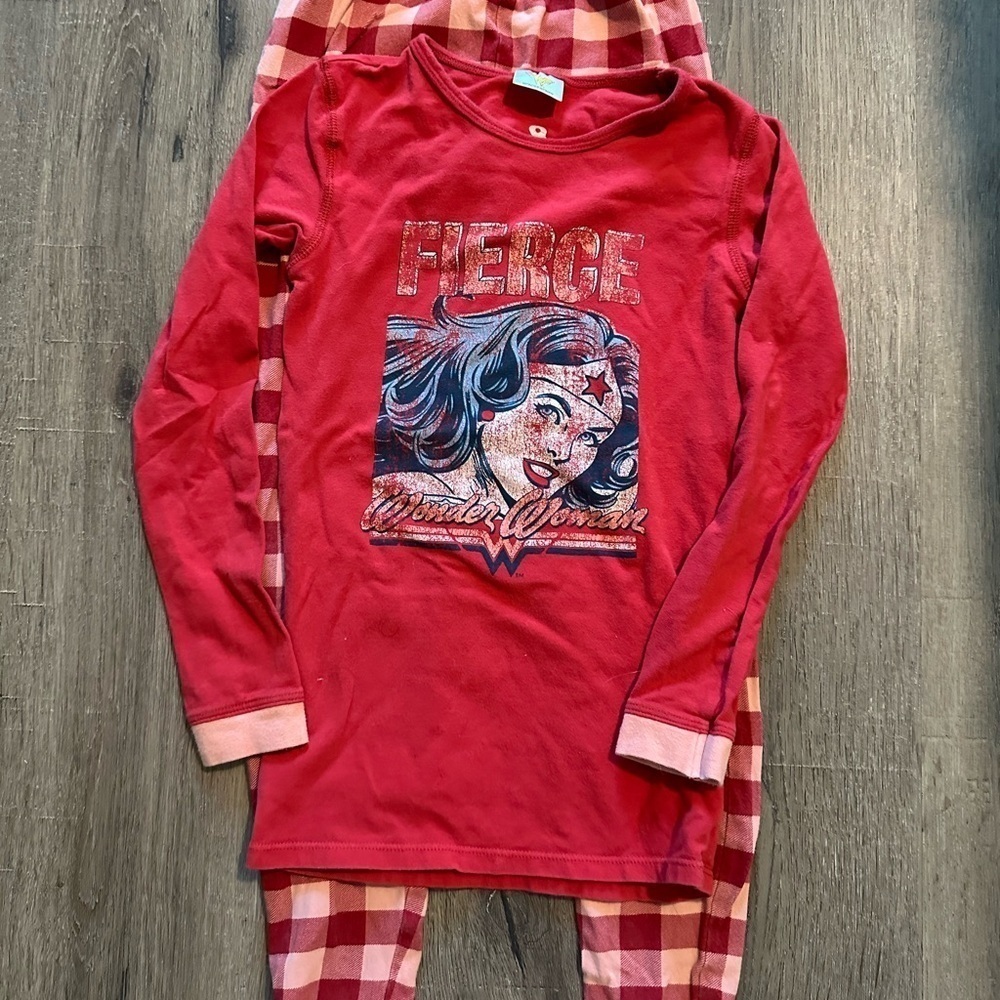 Cotton On Kids Wonder Woman pajama set 2 piece size 8 GUC Vintage Look print